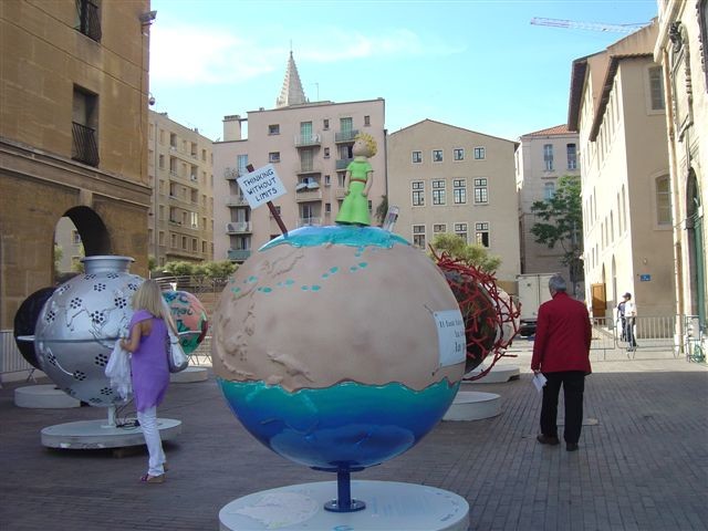 Le Cool globe du Petit Prince en orbite à Marseille