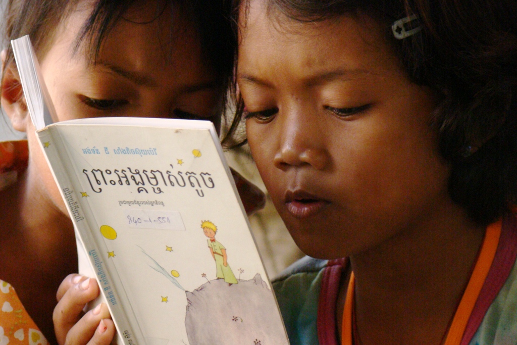 IWC remet un chèque de 46.700 $ pour les enfants du Cambodge
