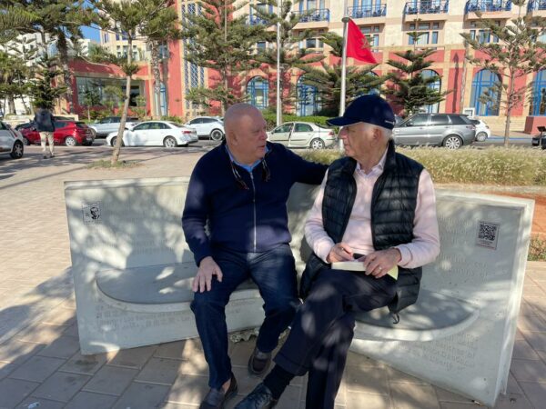 Les Bancs de la Liberté dédiés à Antoine de Saint Exupéry favorisent les échanges culturels !